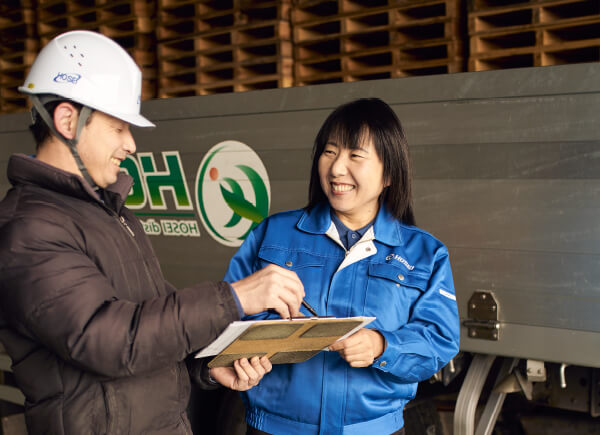 S・Y運転席にて