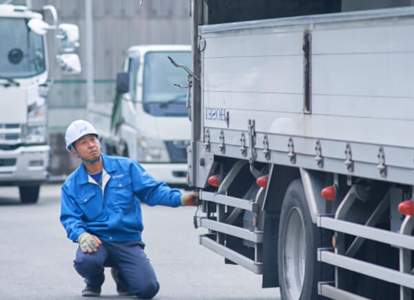 柿本和成運転席にて